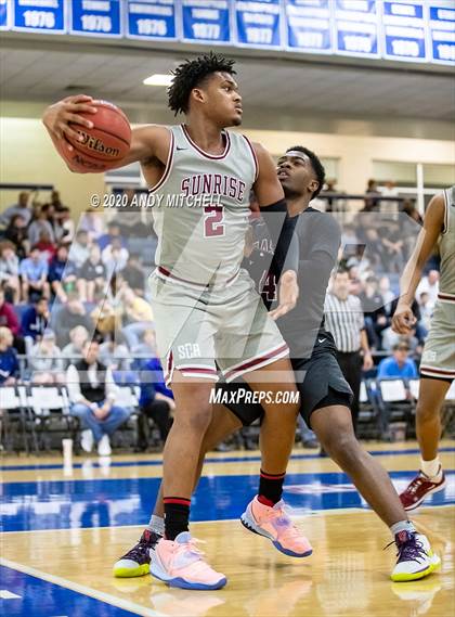 Thumbnail 2 in Sunrise Christian Academy vs. Memphis East photogallery.