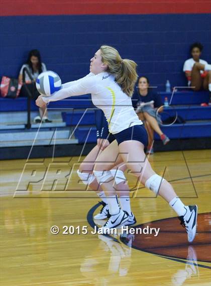 Thumbnail 2 in Notre Dame vs. Faith Lutheran (Durango Fall Classic) photogallery.