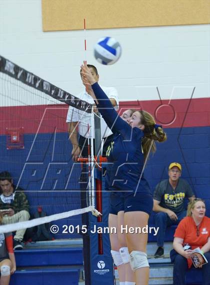 Thumbnail 2 in Notre Dame vs. Faith Lutheran (Durango Fall Classic) photogallery.
