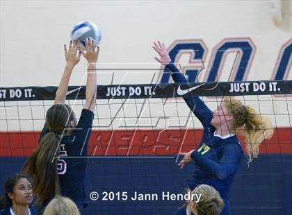 Thumbnail 2 in Notre Dame vs. Faith Lutheran (Durango Fall Classic) photogallery.
