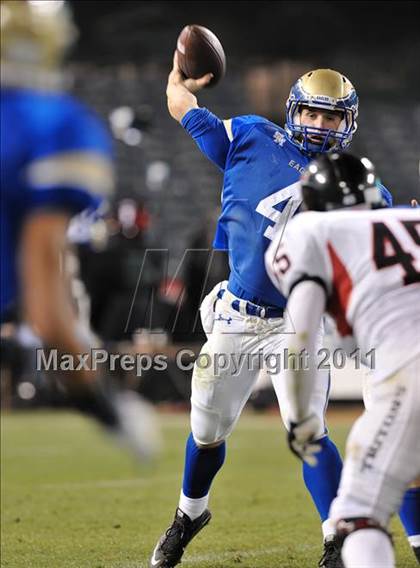 Thumbnail 2 in San Clemente vs. Santa Margarita (CIF SS PAC-5 Division Final) photogallery.