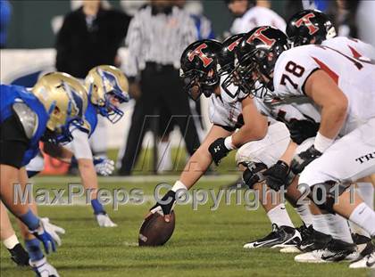Thumbnail 3 in San Clemente vs. Santa Margarita (CIF SS PAC-5 Division Final) photogallery.