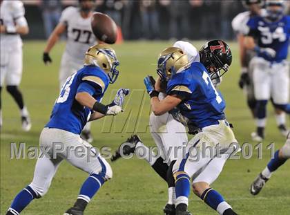 Thumbnail 2 in San Clemente vs. Santa Margarita (CIF SS PAC-5 Division Final) photogallery.