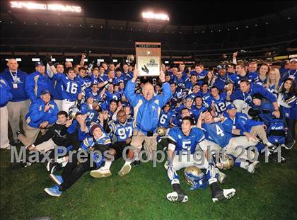 Thumbnail 2 in San Clemente vs. Santa Margarita (CIF SS PAC-5 Division Final) photogallery.