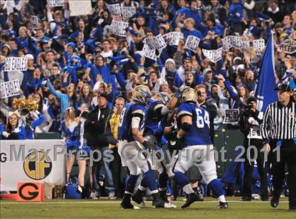 Thumbnail 3 in San Clemente vs. Santa Margarita (CIF SS PAC-5 Division Final) photogallery.