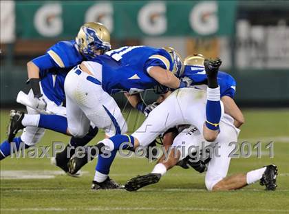 Thumbnail 3 in San Clemente vs. Santa Margarita (CIF SS PAC-5 Division Final) photogallery.