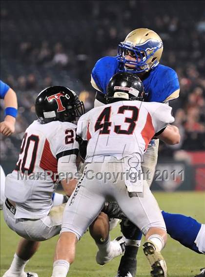 Thumbnail 2 in San Clemente vs. Santa Margarita (CIF SS PAC-5 Division Final) photogallery.