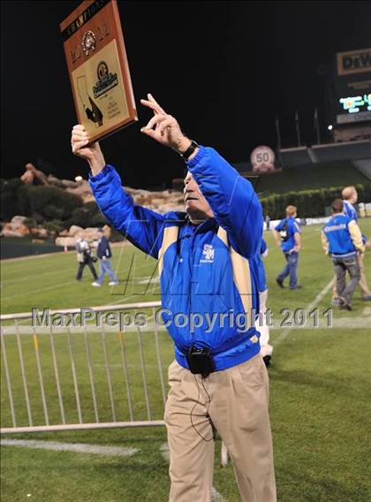 Thumbnail 2 in San Clemente vs. Santa Margarita (CIF SS PAC-5 Division Final) photogallery.