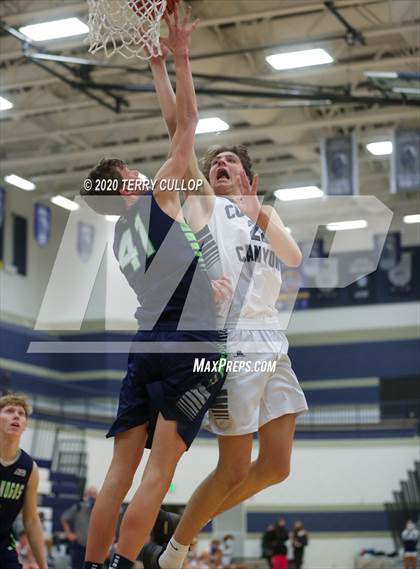 Thumbnail 1 in Timpanogos vs. Corner Canyon (CC Winter Invitational) photogallery.