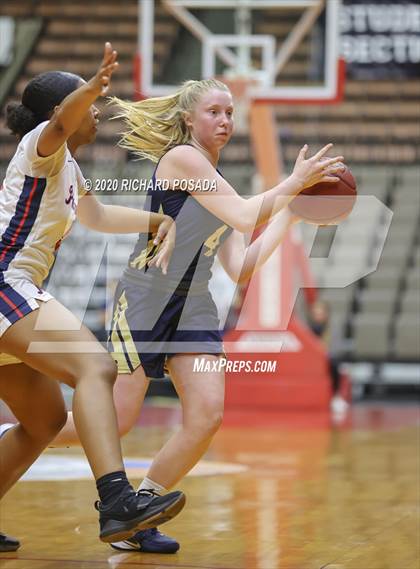 Thumbnail 1 in Mission Prep vs. San Joaquin Memorial (CIF D2 Central Section Final) photogallery.