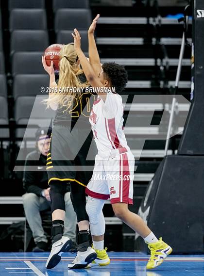 Thumbnail 3 in Sunny Hills vs. West Campus (CIF State D3 Final) photogallery.