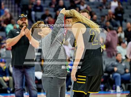 Thumbnail 2 in Sunny Hills vs. West Campus (CIF State D3 Final) photogallery.
