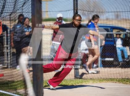Thumbnail 1 in West Texas Relays photogallery.
