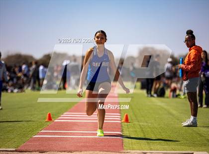 Thumbnail 3 in West Texas Relays photogallery.
