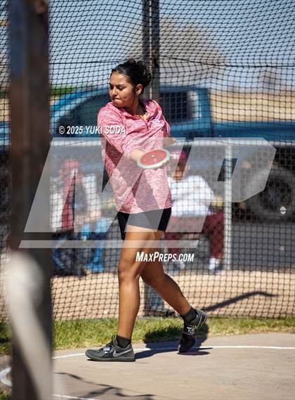 Thumbnail 1 in West Texas Relays photogallery.