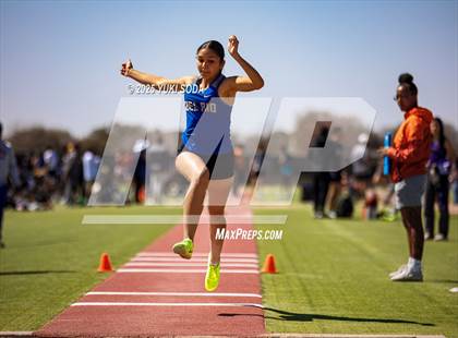 Thumbnail 1 in West Texas Relays photogallery.