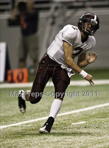 Thumbnail 1 in Uvalde vs. Seguin (Dave Campbell's Texas Football Classic) photogallery.