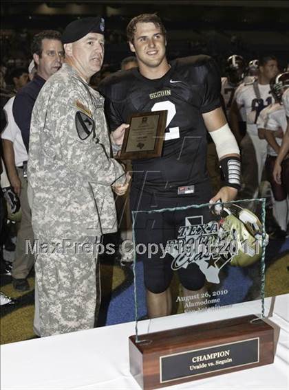 Thumbnail 1 in Uvalde vs. Seguin (Dave Campbell's Texas Football Classic) photogallery.