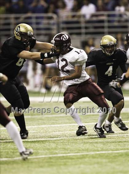 Thumbnail 3 in Uvalde vs. Seguin (Dave Campbell's Texas Football Classic) photogallery.
