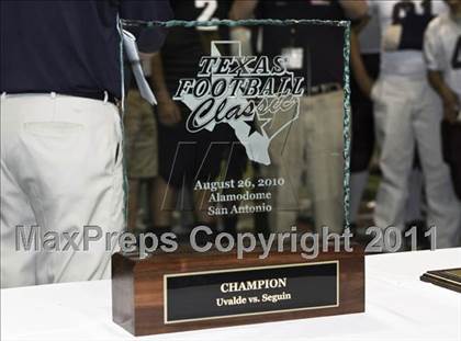 Thumbnail 3 in Uvalde vs. Seguin (Dave Campbell's Texas Football Classic) photogallery.