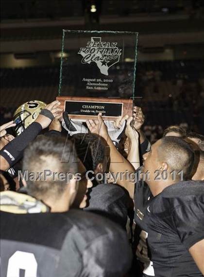 Thumbnail 3 in Uvalde vs. Seguin (Dave Campbell's Texas Football Classic) photogallery.