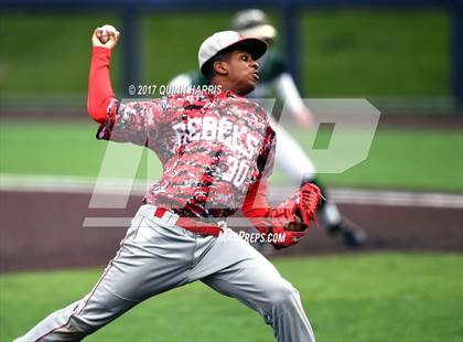 Thumbnail 3 in Thornton Fractional South vs. Evergreen Park photogallery.