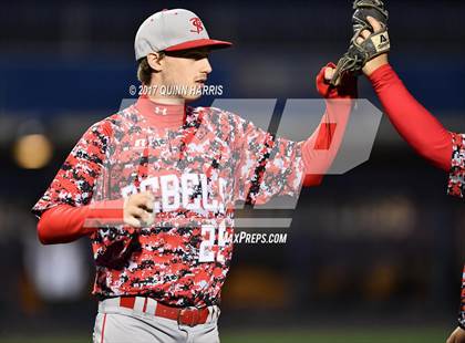 Thumbnail 2 in Thornton Fractional South vs. Evergreen Park photogallery.