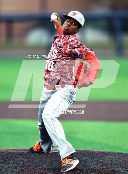 Thumbnail 1 in Thornton Fractional South vs. Evergreen Park photogallery.