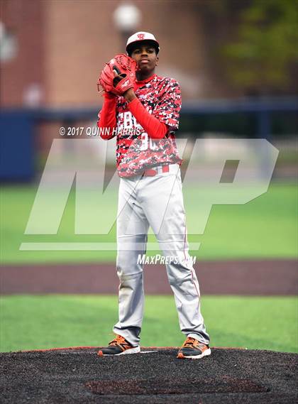 Thumbnail 3 in Thornton Fractional South vs. Evergreen Park photogallery.