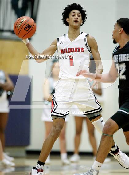 Thumbnail 2 in Lake Ridge vs Lake Highlands photogallery.