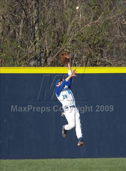 Thumbnail 3 in Highlands @ Covington Catholic photogallery.