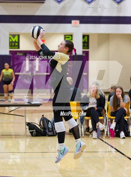 Thumbnail 3 in Daleville vs. Leo (Leo Invite) photogallery.
