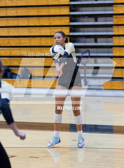 Thumbnail 1 in Daleville vs. Leo (Leo Invite) photogallery.