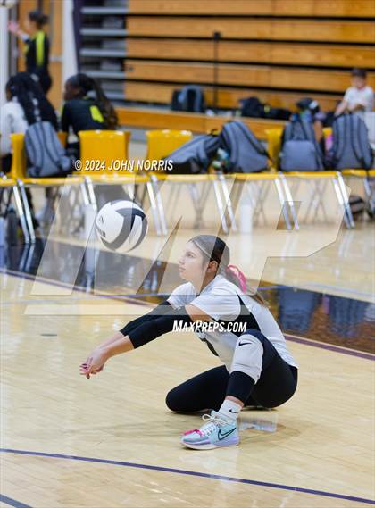 Thumbnail 2 in Daleville vs. Leo (Leo Invite) photogallery.