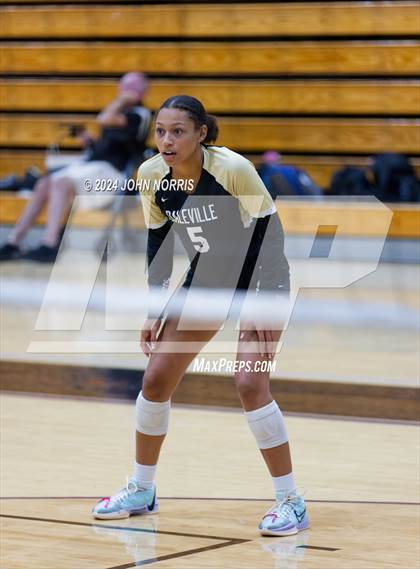 Thumbnail 1 in Daleville vs. Leo (Leo Invite) photogallery.