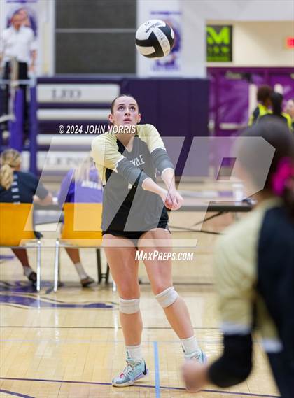 Thumbnail 1 in Daleville vs. Leo (Leo Invite) photogallery.
