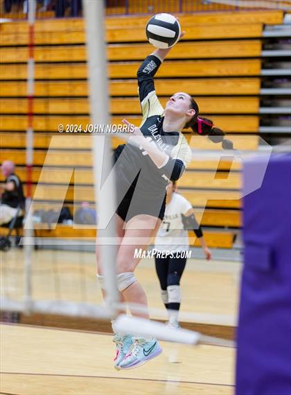 Thumbnail 3 in Daleville vs. Leo (Leo Invite) photogallery.