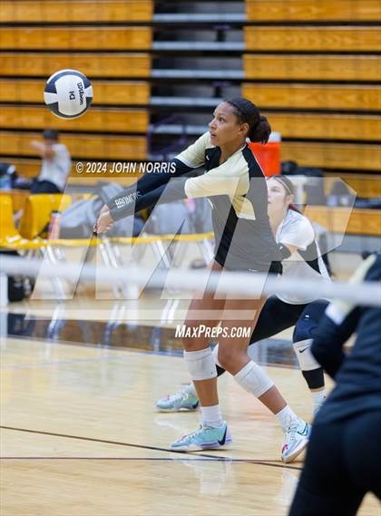 Thumbnail 2 in Daleville vs. Leo (Leo Invite) photogallery.