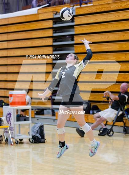 Thumbnail 2 in Daleville vs. Leo (Leo Invite) photogallery.