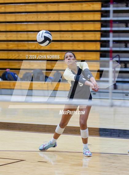 Thumbnail 2 in Daleville vs. Leo (Leo Invite) photogallery.