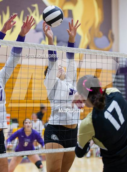 Thumbnail 2 in Daleville vs. Leo (Leo Invite) photogallery.
