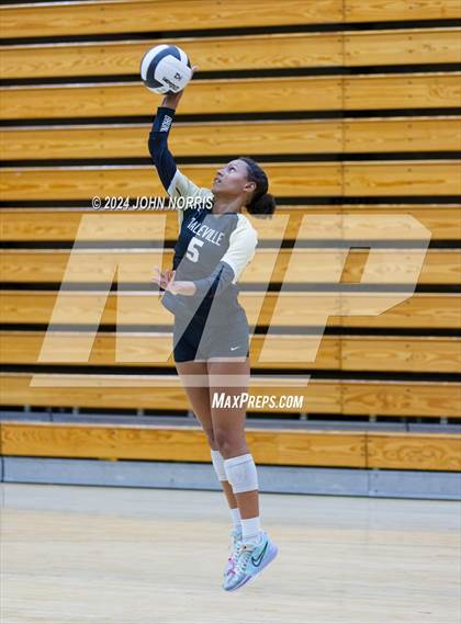 Thumbnail 2 in Daleville vs. Leo (Leo Invite) photogallery.