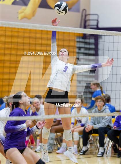 Thumbnail 2 in Daleville vs. Leo (Leo Invite) photogallery.