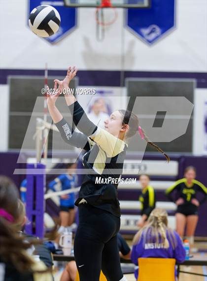 Thumbnail 3 in Daleville vs. Leo (Leo Invite) photogallery.