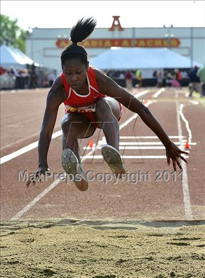 Thumbnail 2 in 44th Arcadia Invitational (Field Events) photogallery.