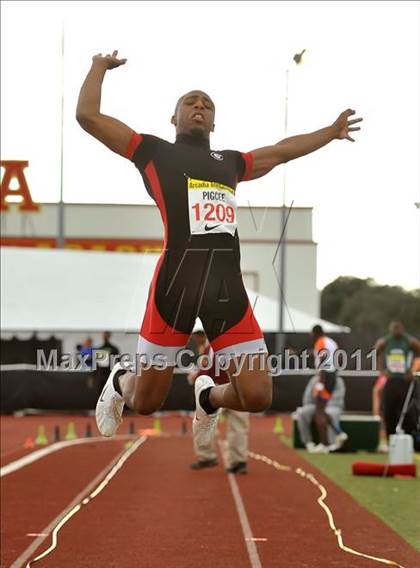 Thumbnail 1 in 44th Arcadia Invitational (Field Events) photogallery.