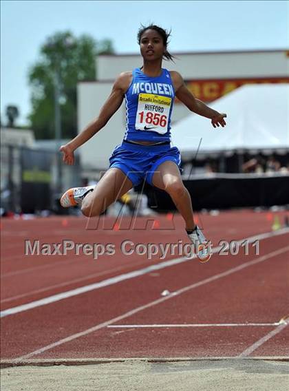 Thumbnail 3 in 44th Arcadia Invitational (Field Events) photogallery.