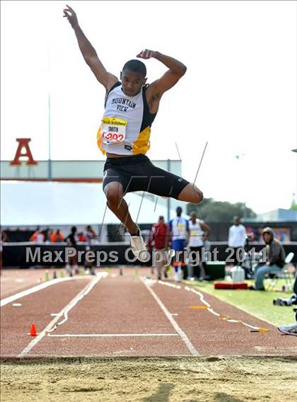 Thumbnail 2 in 44th Arcadia Invitational (Field Events) photogallery.
