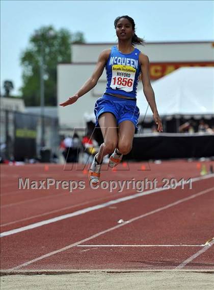 Thumbnail 2 in 44th Arcadia Invitational (Field Events) photogallery.
