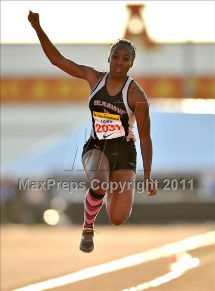 Thumbnail 3 in 44th Arcadia Invitational (Field Events) photogallery.